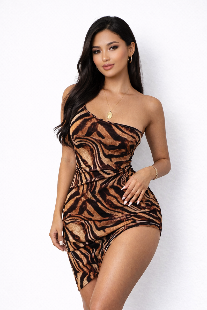 🔥 Fierce & Flawless: Leopard Print Slit Dress